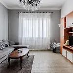 Guesthost - - Roomy Near The Beach! * 비아레지오