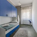 דירה Guesthost - - Roomy Near The Beach! *