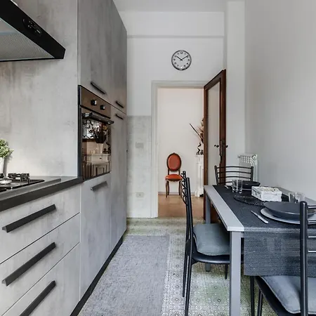 Guesthost - - Roomy Near The Beach! *